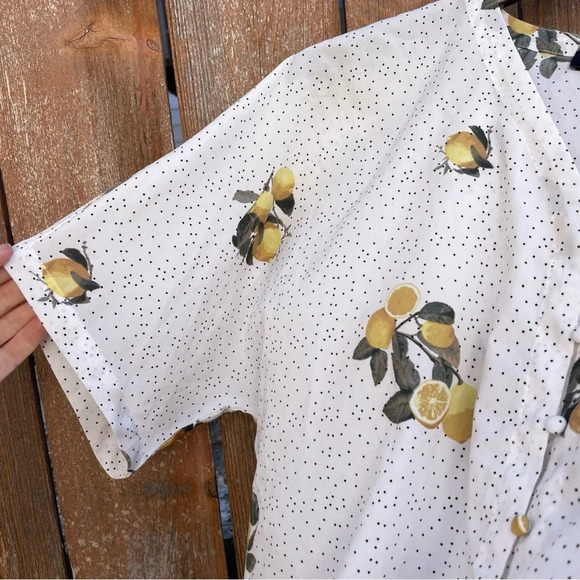 JASMINE & JULIANA Women’s Lemon Polka Dot Short Sleeve V neck Blouse Size Medium - Picture 7 of 11